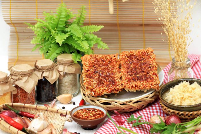 Thưởng Thức Cơm Cháy Sốt Mắm Đặc Biệt